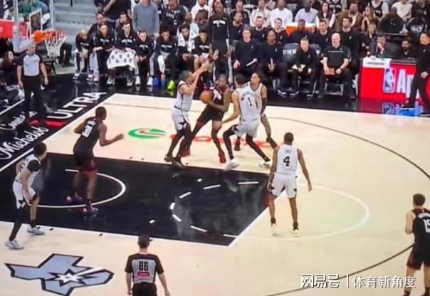 马刺大胜火箭25分 文班亚马统治内线成关键