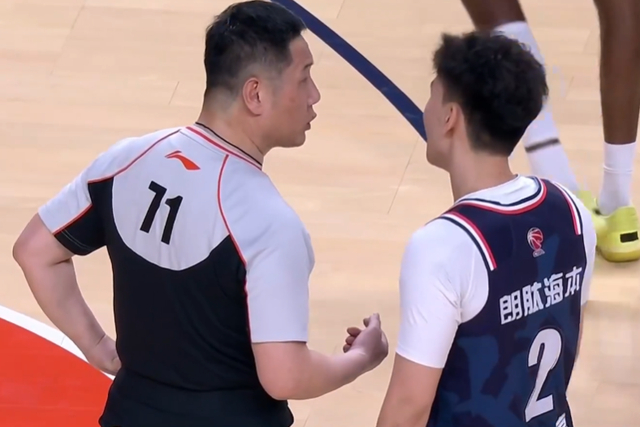广东男篮客场大胜广州扳平系列赛
