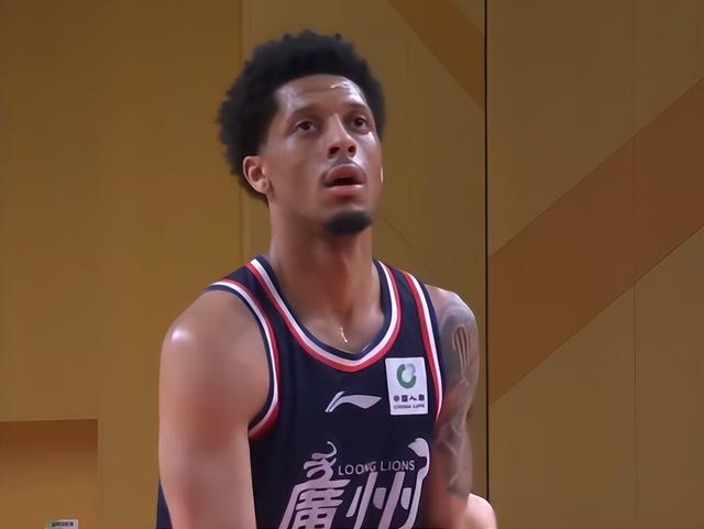 广东男篮客场大胜广州扳平系列赛